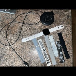 Fitbit Versa 2 + Bands + 2 chargers